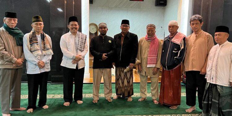 Ratusan Jamaah Subuh Masjid Attaqwa Gerlong mendapat pencerahan Klinik Herbal Nabawi, dr PROF DR KINTOKOi